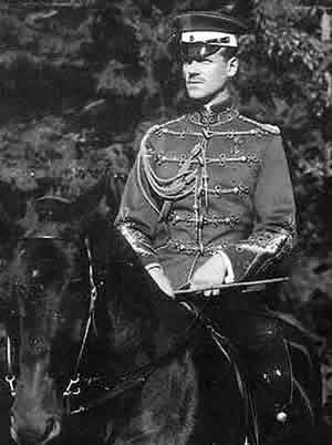 Князь Михаил Александрович Романов на коне